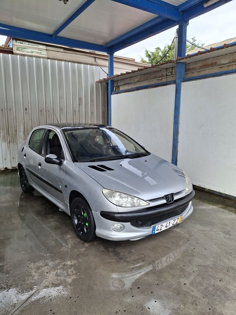 Peugeot 206 com teto panorâmico