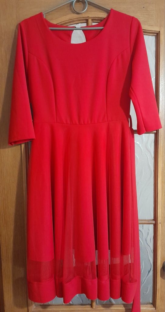 Продам красное платье