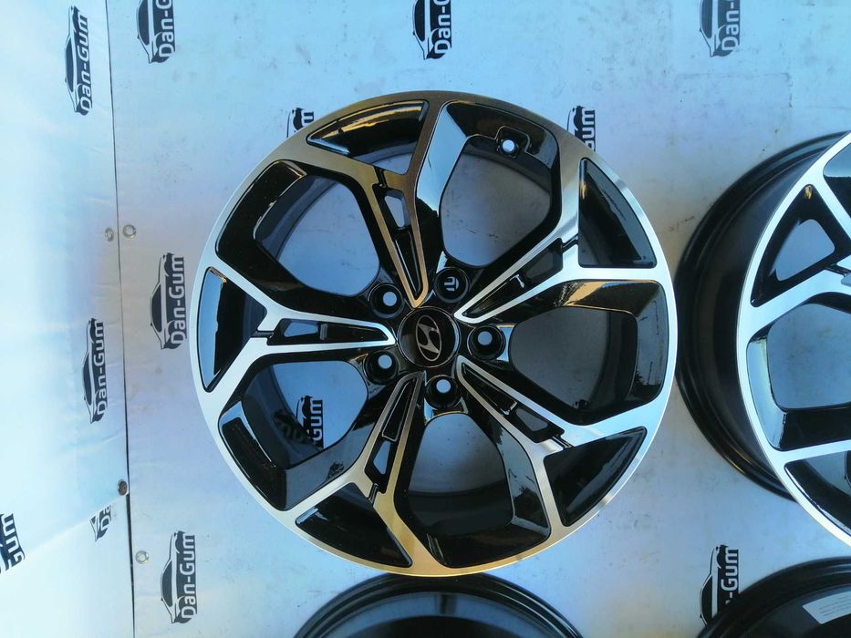 Felgi aluminiowe 5 x 114.3 R 17 Alufelgi oryginalne Carbonado Hyundai