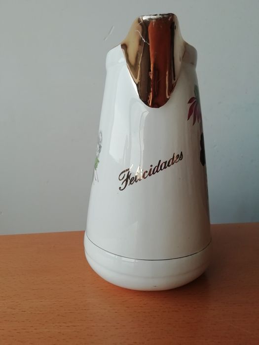 Jarras e canecas de cerveja.