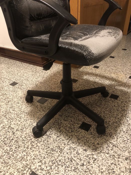 Cadeira de escritório com rodas