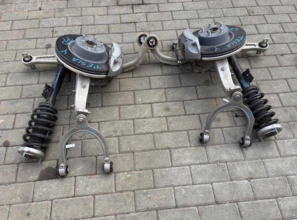 Tesla Model Y стійка, цапфа, ступиця, ричаг, супорт, диск