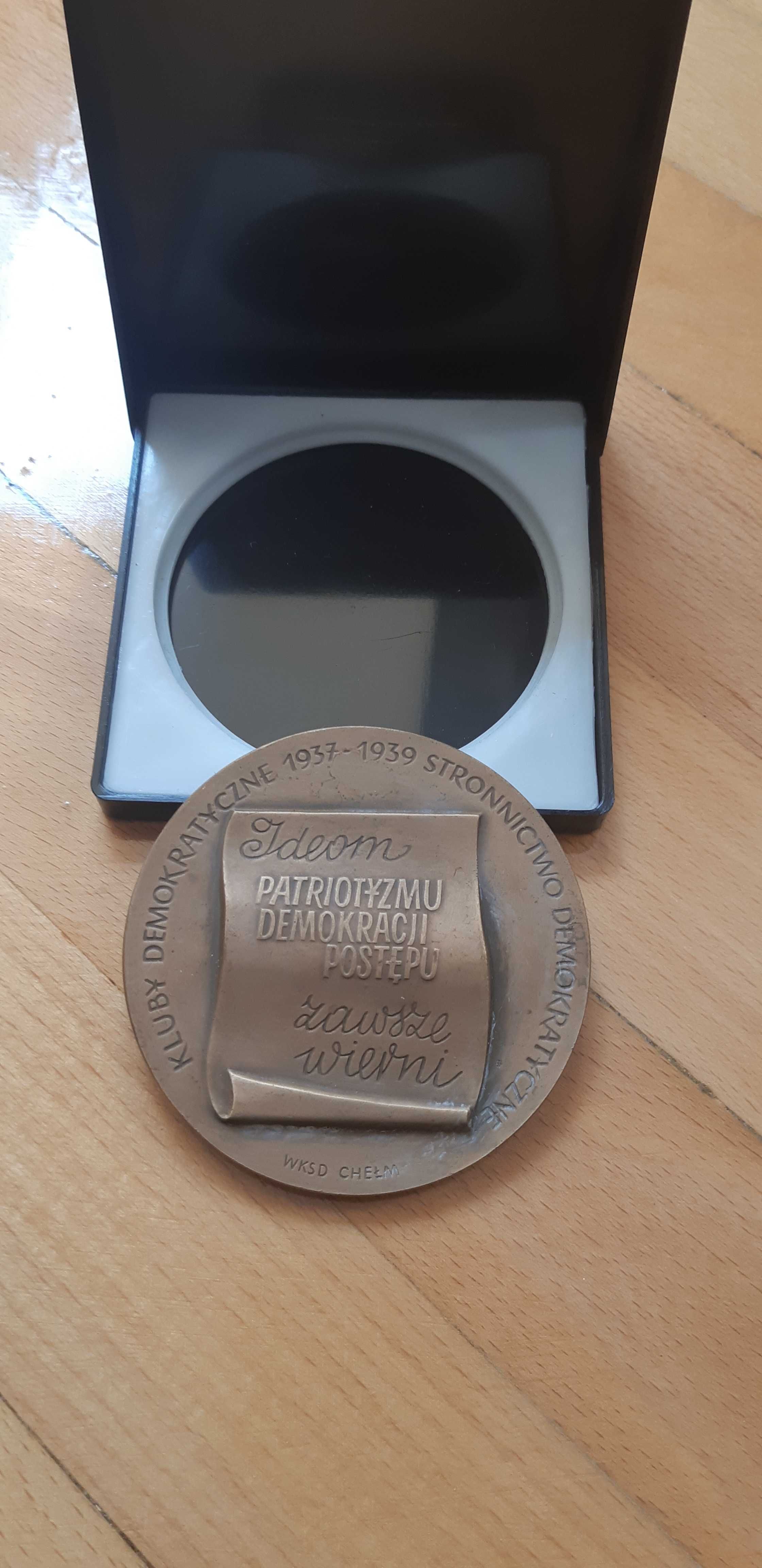 medal 50 lat Stronnictwa Demokratycznego - średnica 7 cm w pudełku