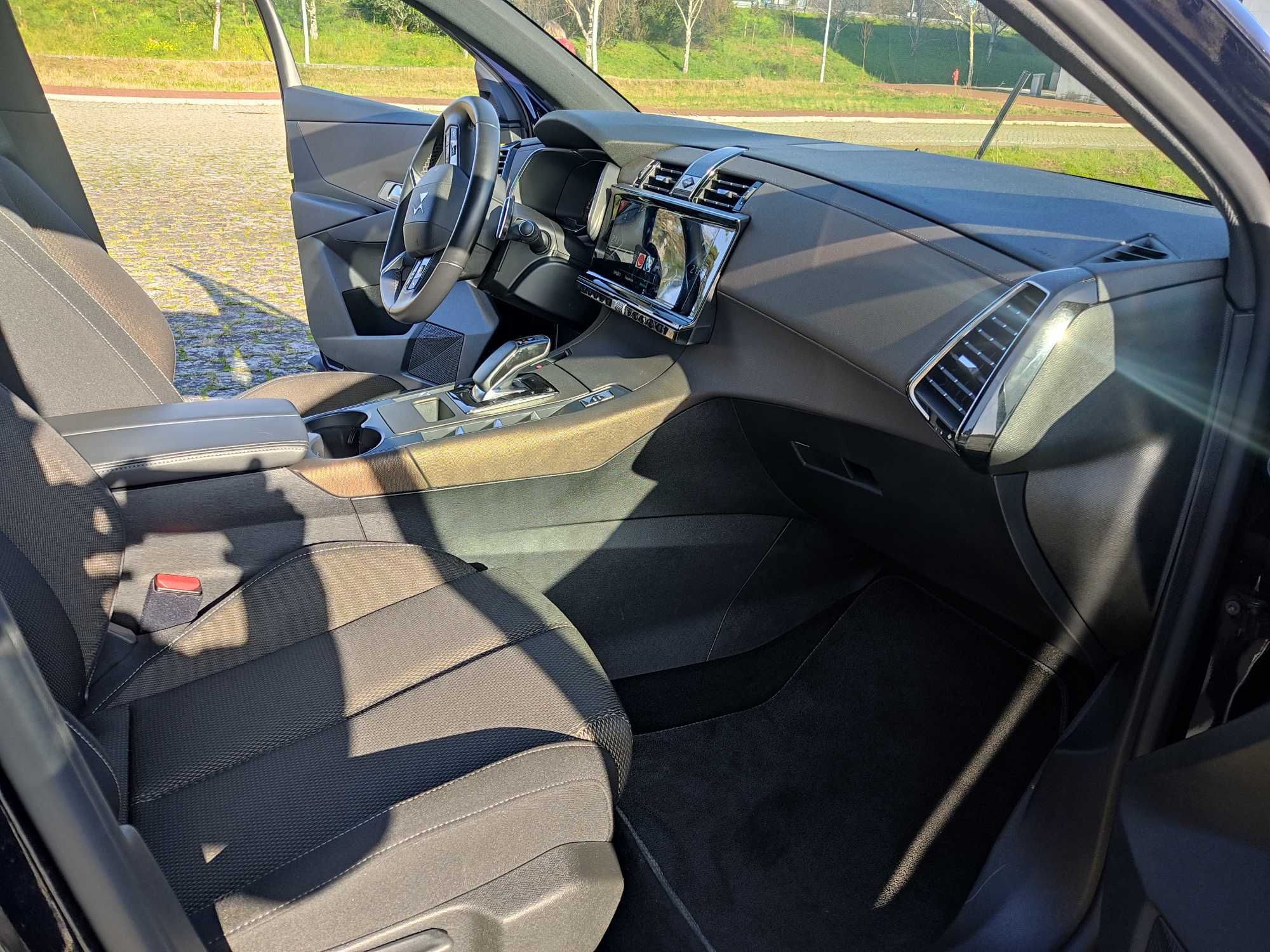 DS7 PHEV. Rigorosamente impecável.