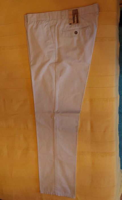 Calças homem modelo "chino"