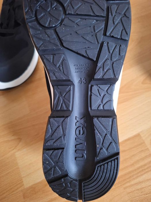 Sprzedam buty robocze UVEX rozmiar 43