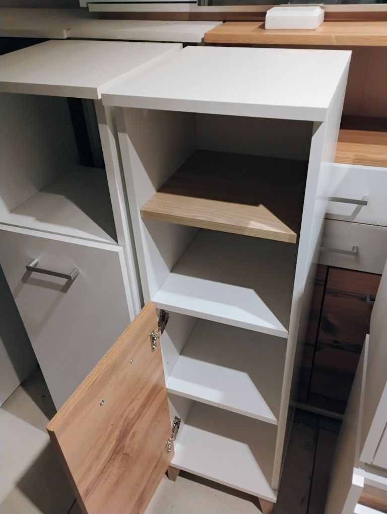 Słupki w czterech różnych wzorach. Nowe