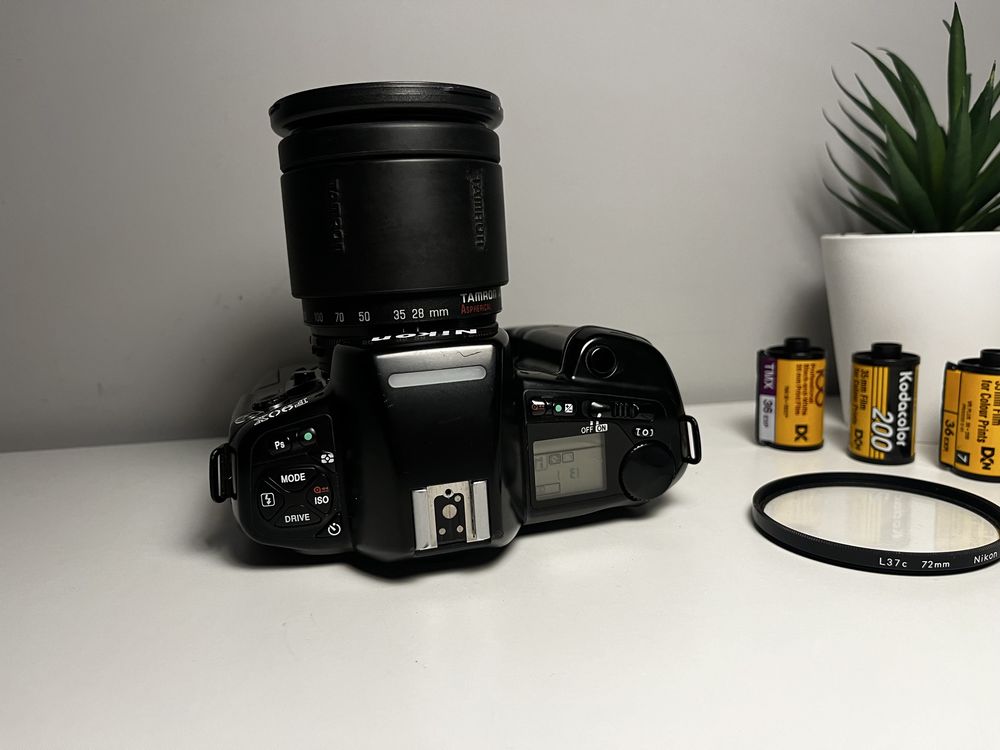 Nikon F90X 28-200mm f3,8-5,6 - aparat analogowy, zadbany, z kolekcji