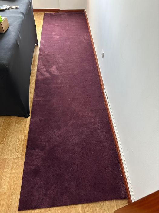 Tapete alcatifa borgonha