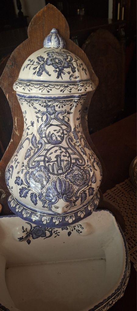Fonte antiga em faiança portuguesa Berardos