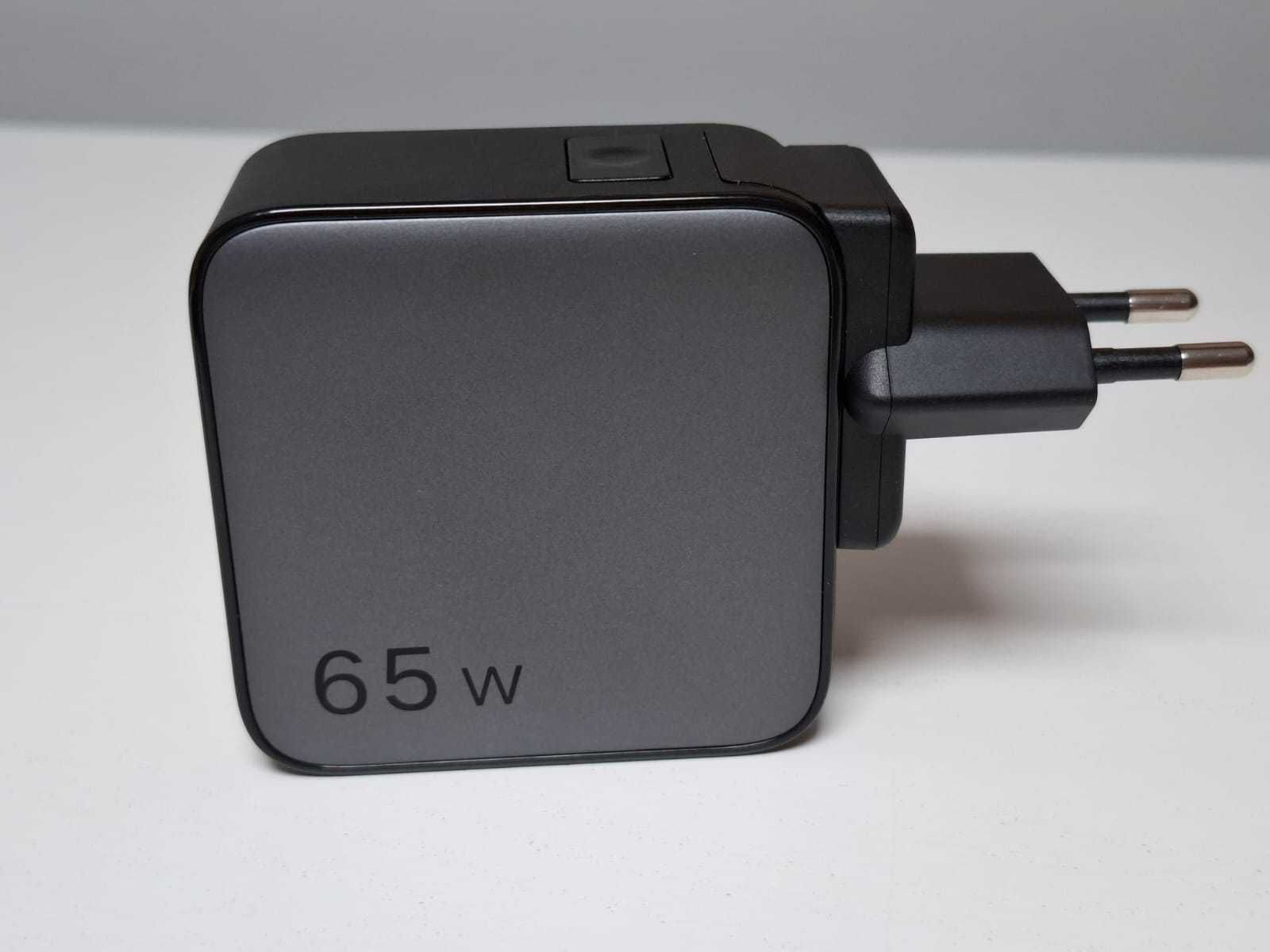 Międzynarodowa ładowarka Ugreen 2x USB C  1 xUSB A 65W