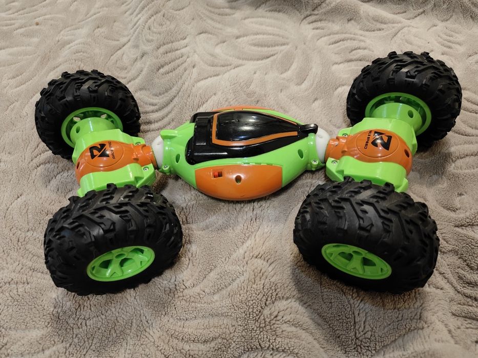 Машинка-перевёртыш на радиоуправлении