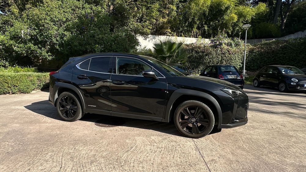 Lexus UX250h cor preta