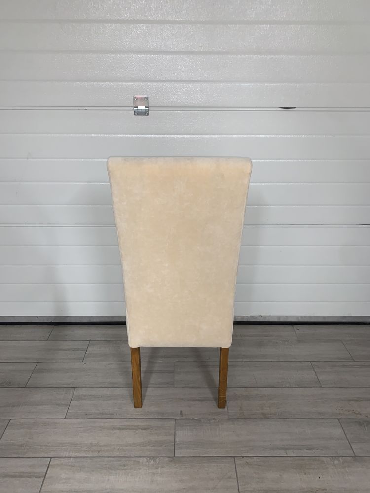Białe Krzesła