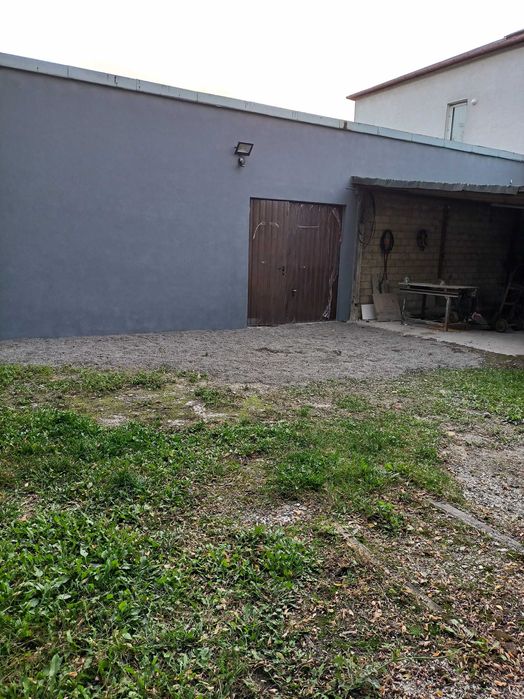 Hala-Magazyn i część działki