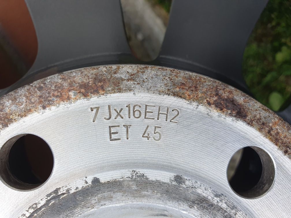 Oryginalne Alufelgi 5 x 112 VW Passat Audi z oponami 215/55/16