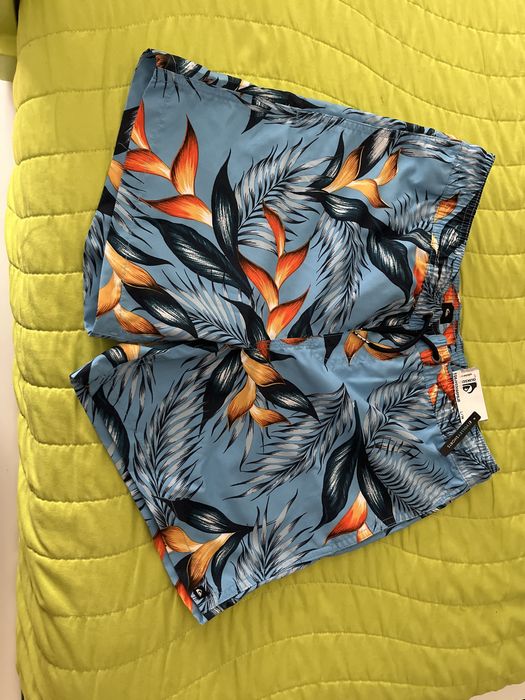 Calção de banho NOVOS c/ etiqueta Quiksilver 14 anos