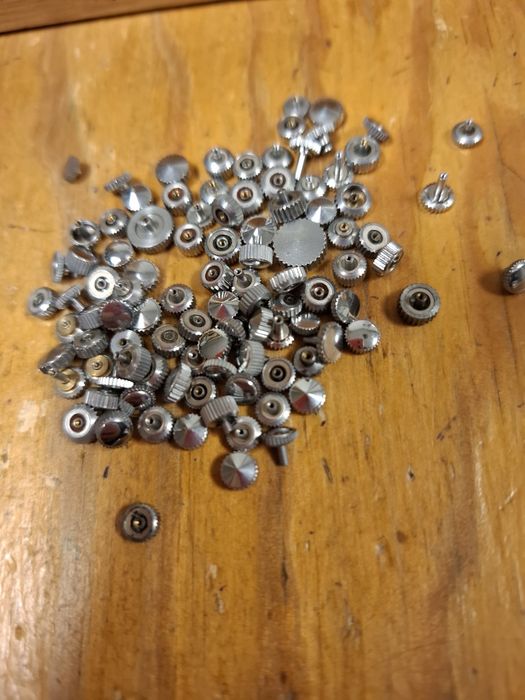 Białe koronki do zegarków