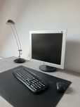 Komputer z monitorem