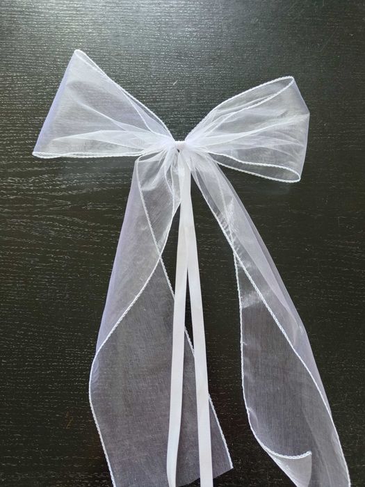 Kokardy na auto ślubne z organzy obszywanej x4 białe