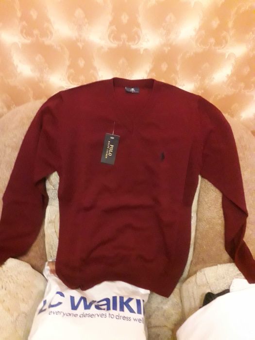 Світер жіночій .