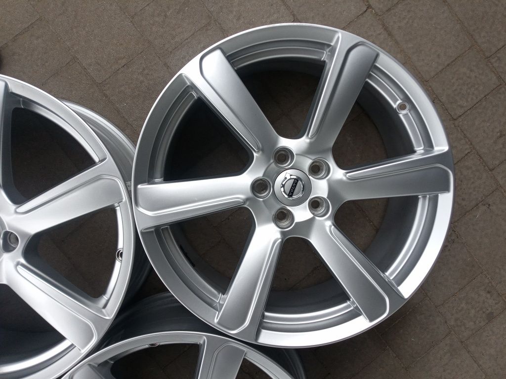 Felgi do Volvo,Forda 5x108. J 8. R19. Et 42,5.