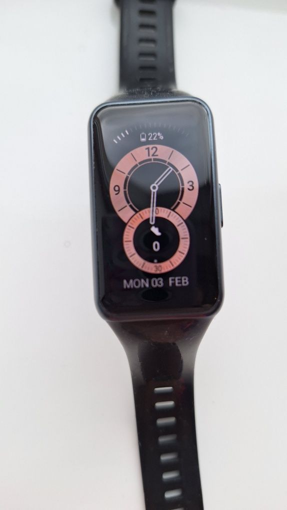 Продам фітнес-браслет Huawei band 6