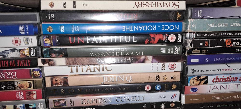 Filmy DVD Wyprzedaż kolekcji - dużo ciekawych tytułów ponad 100 sztuk.