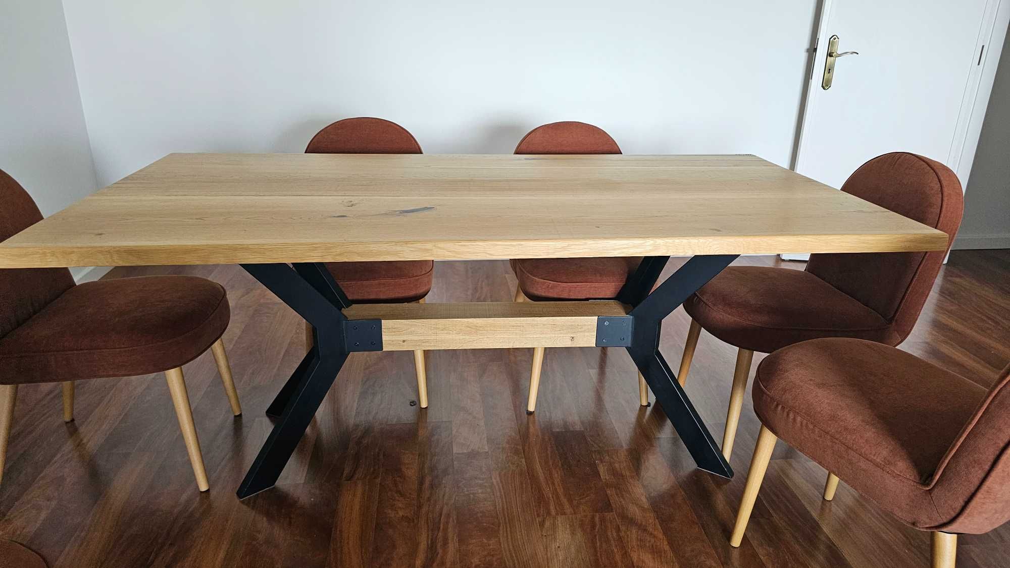 Mesa de jantar em madeira da Castiço Store