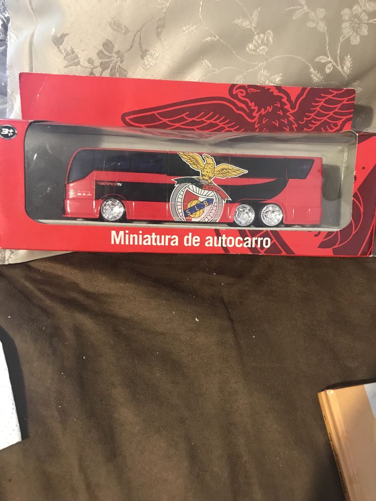 Autocarro do benfica com caixa novo