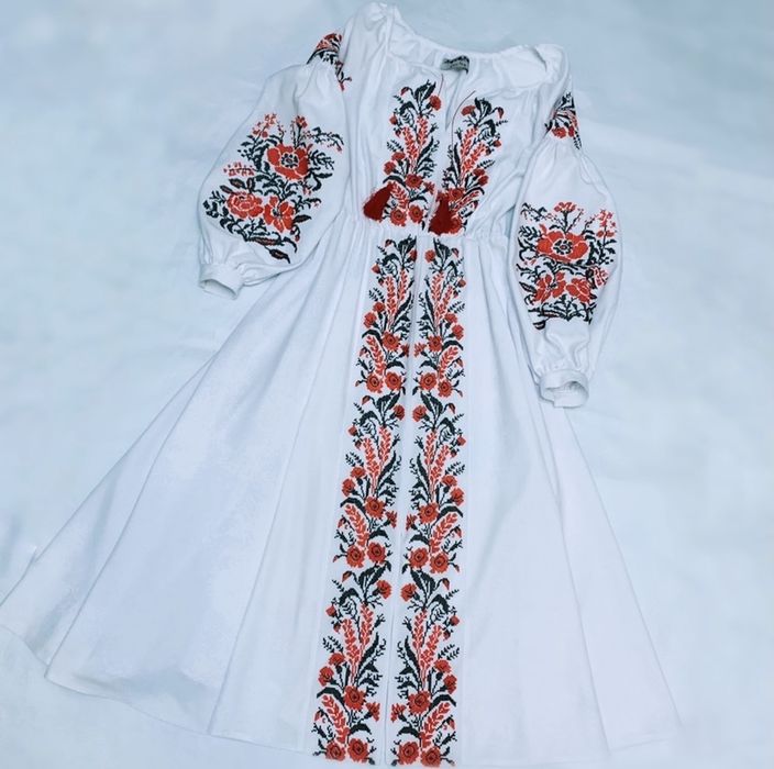 Нова сукня-вишиванка