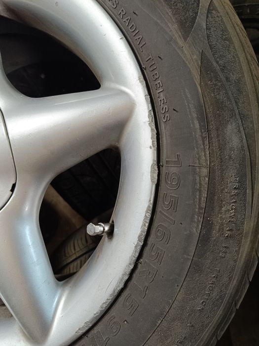 Легкосплавні дискі з резинною.