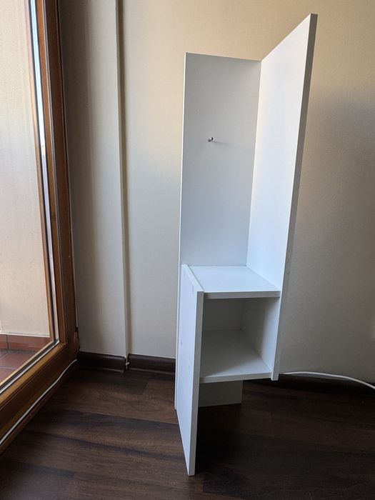 Półka biała ścianna