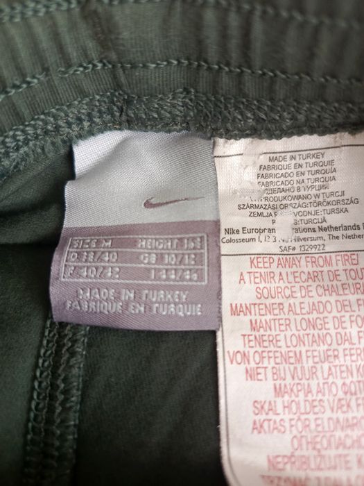 Жіночі спортивні брюки Nike