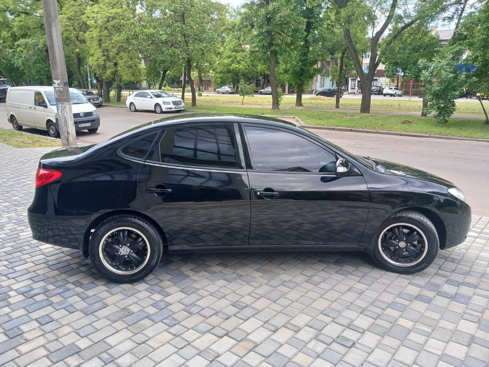 Hyundai Elantra 2011 року 1,6 л. /бензин