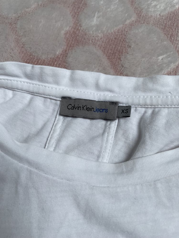 Biały t-shirt marki Calvin Klein jeans w rozmiarze XS 34 materiał pod