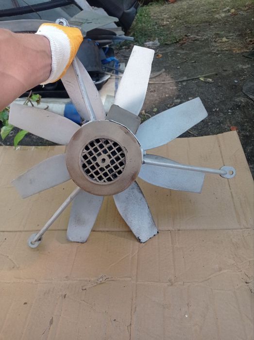 Вентилятор великий потужний