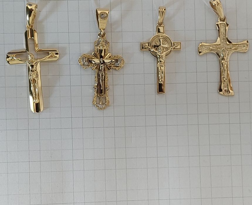 Złoty krzyżyk krzyżyk