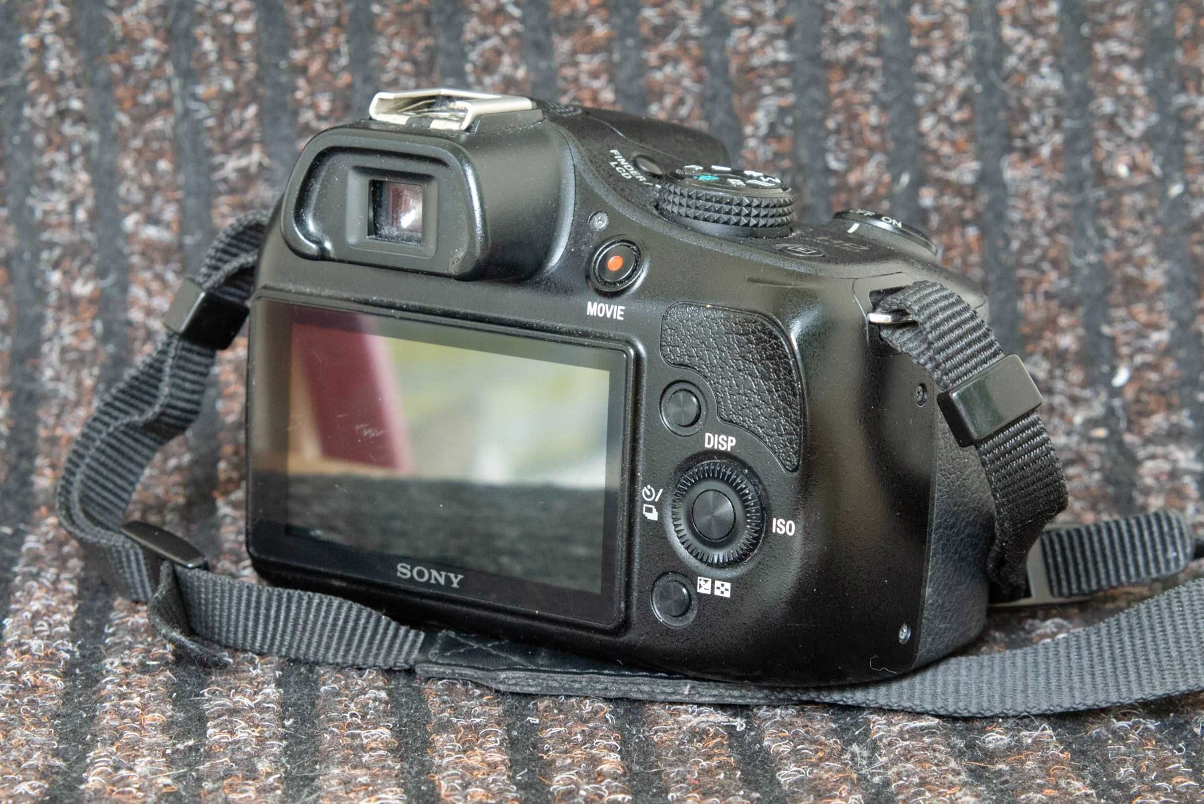 Sony A3000 z obiektywem Sigma 19/2,8