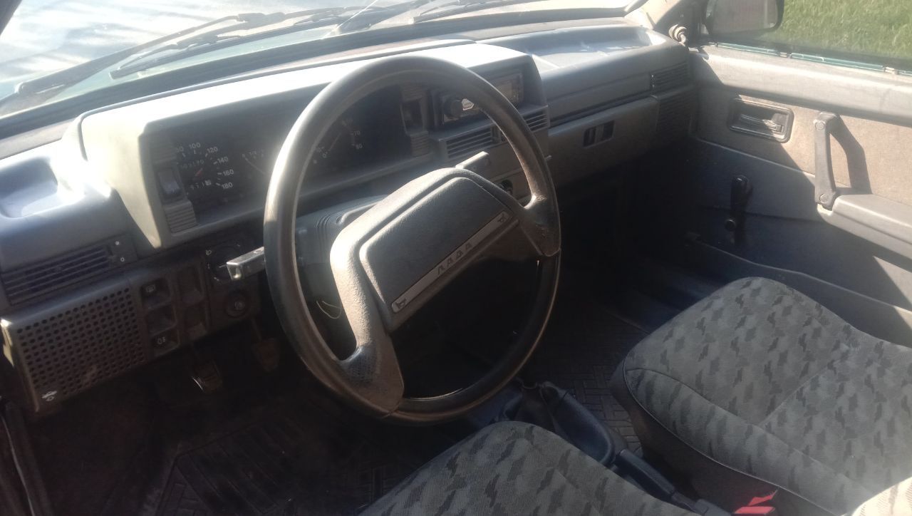 Автомобиль Ваз 21099