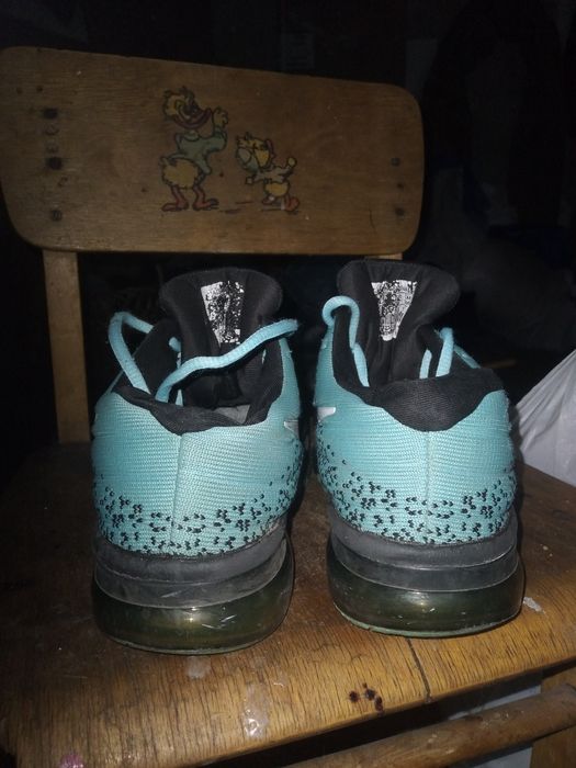 Продам красовки NIKE