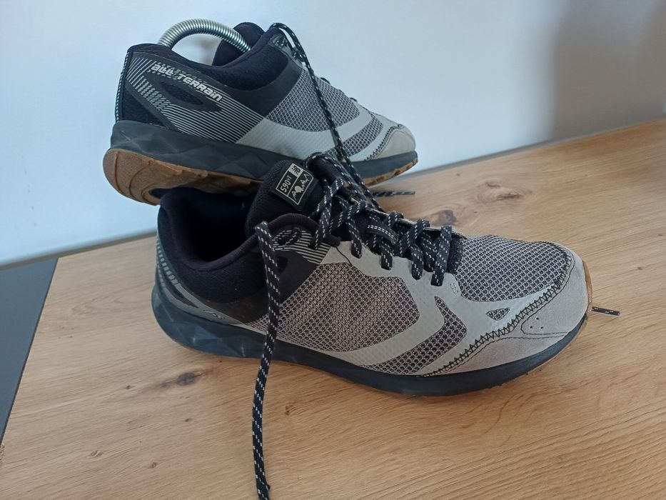 Buty New Balance 590 v3 all terrain rozmiar 42 trekkingowe 42,5