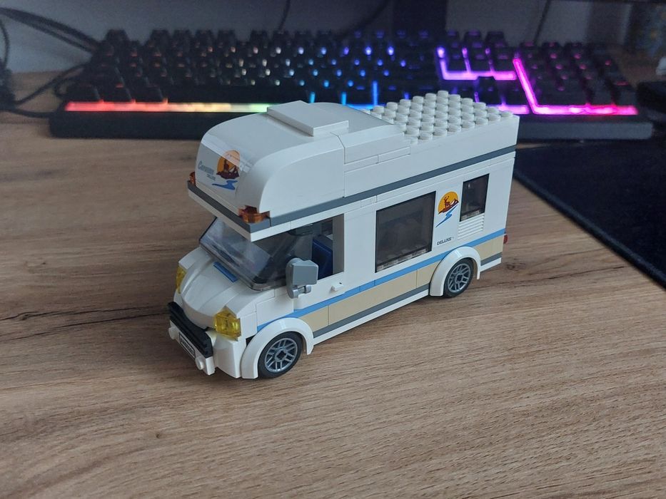 Lego City 60283 Wakacyjny Kamper