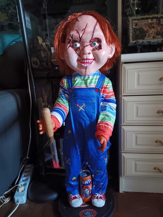 Figura do Chucky á escala real