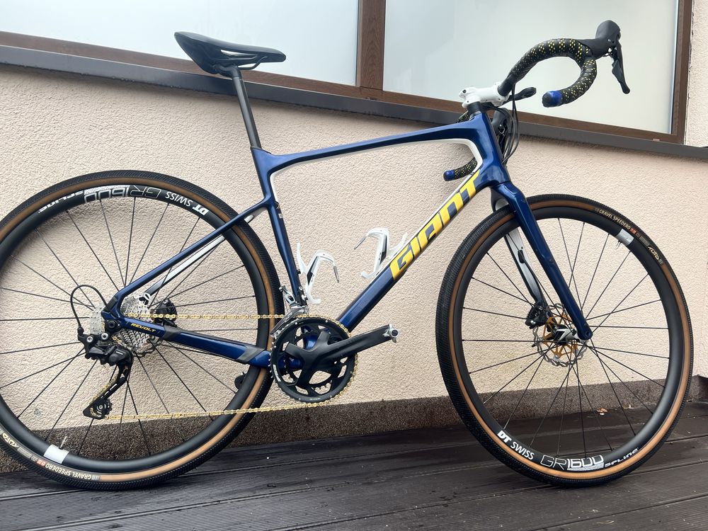 Giant Revolt Advanced gravel rama karbon DT Swiss shimano grx