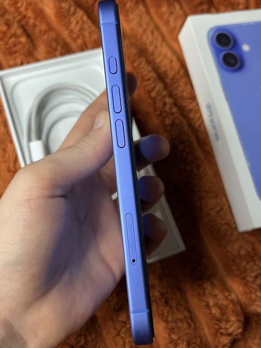 iPhone 16 256GB Ultramarine