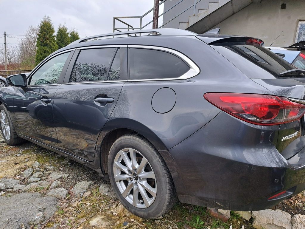 Mazda 6 2.2 d lift  lekko uszkodzona pali jezdzi