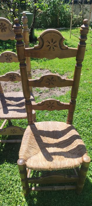 4 Cadeiras madeira maciça trabalhada