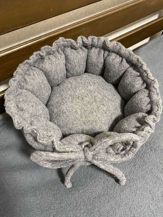 Лежанка для котів та собак