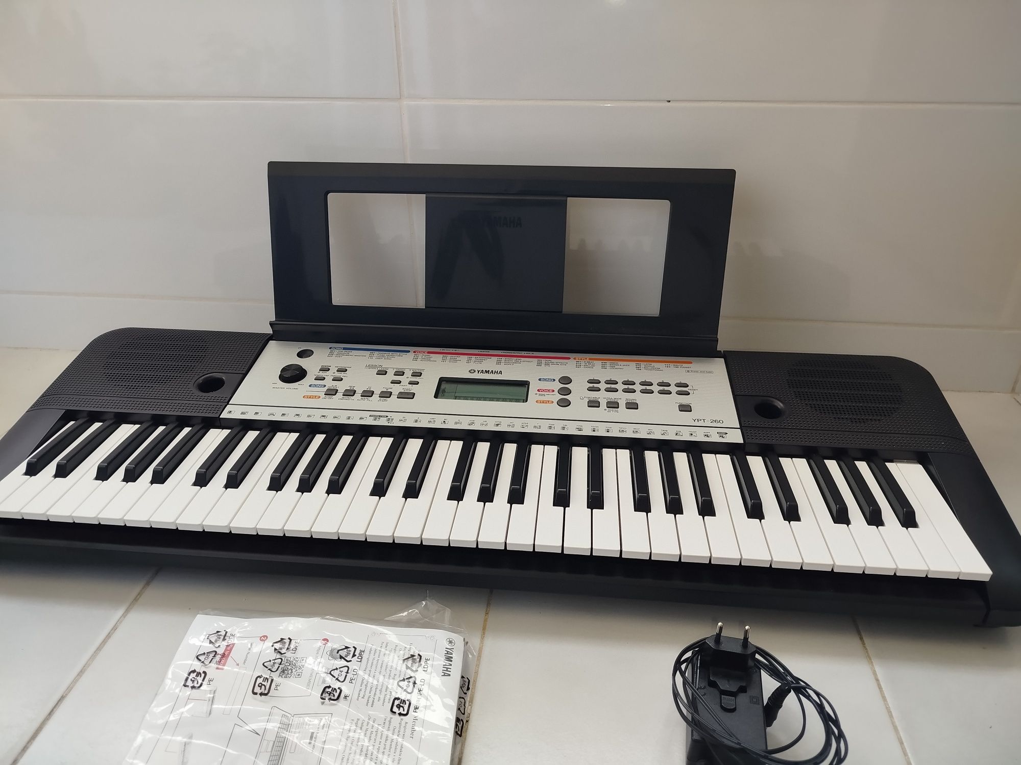Teclado Yamaha YPT-260